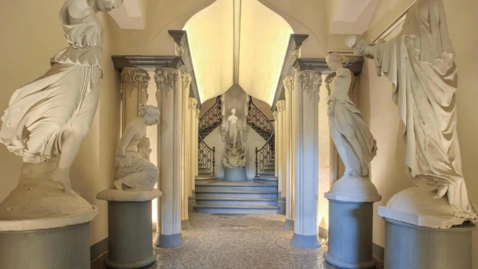 Palazzovilla Historic Building Luxury Suite Florenz Italien